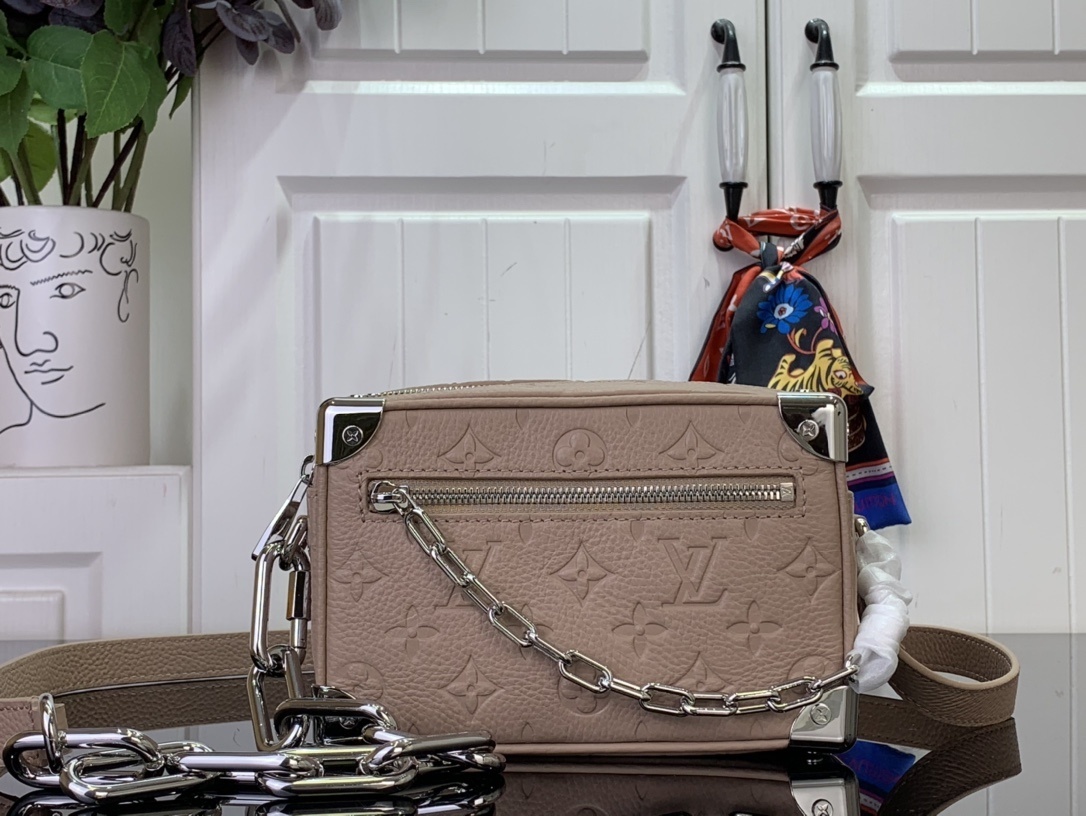 LV soft trunk M13868