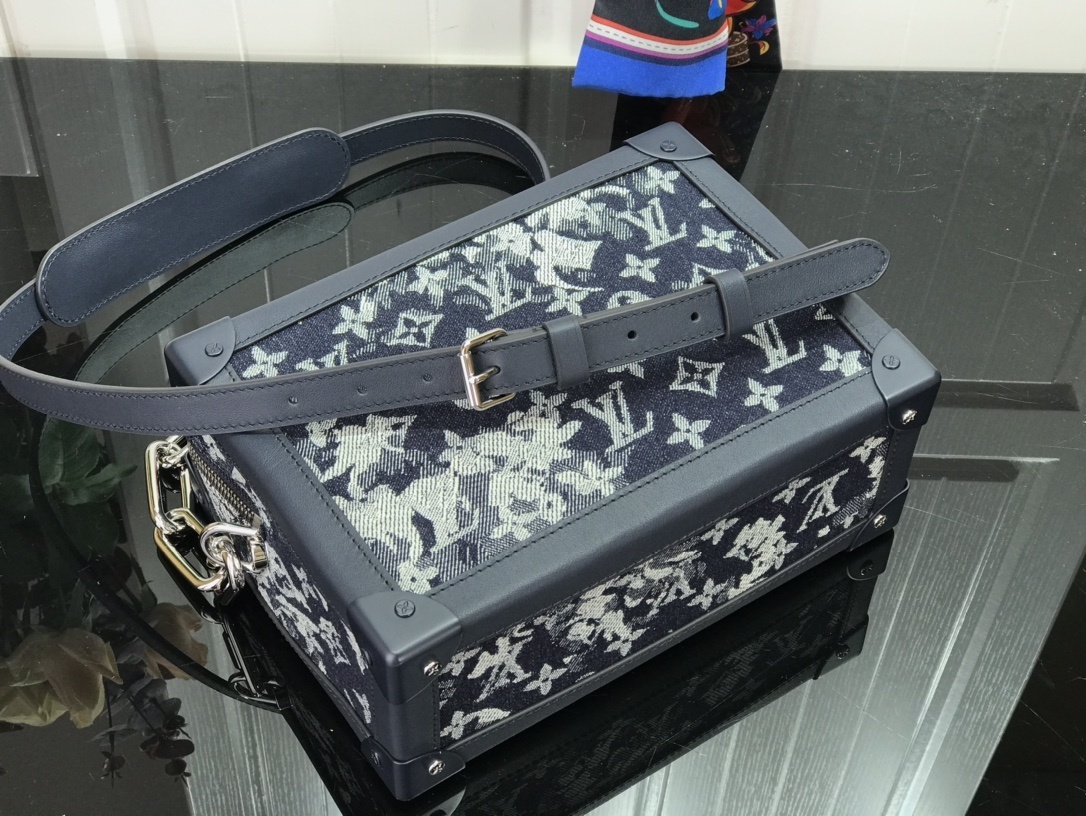 LV SOFT TRUNK M57283