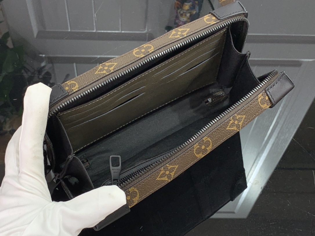 LV SOFT TRUNK wallet M30697 