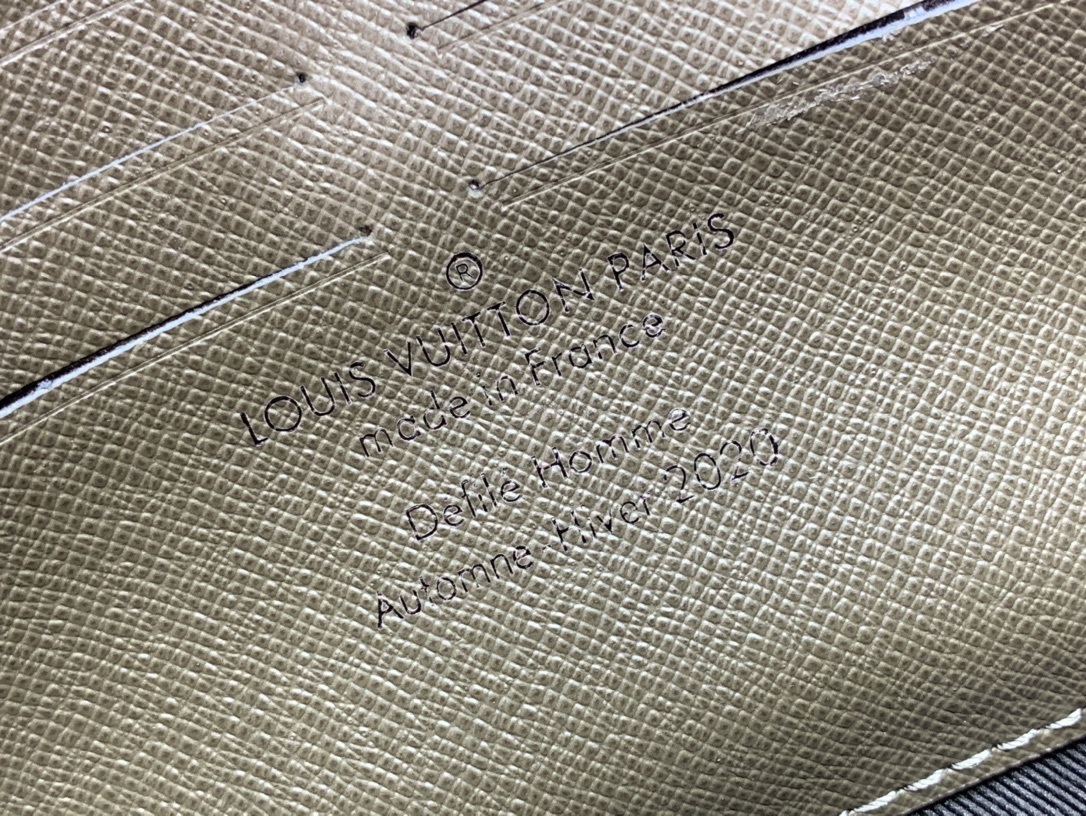 LV SOFT TRUNK wallet M30697 