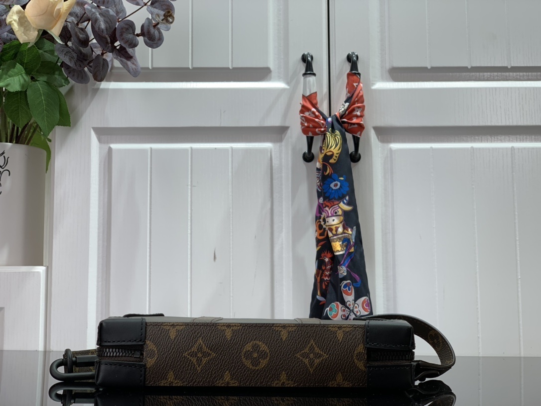 LV SOFT TRUNK wallet M30697 