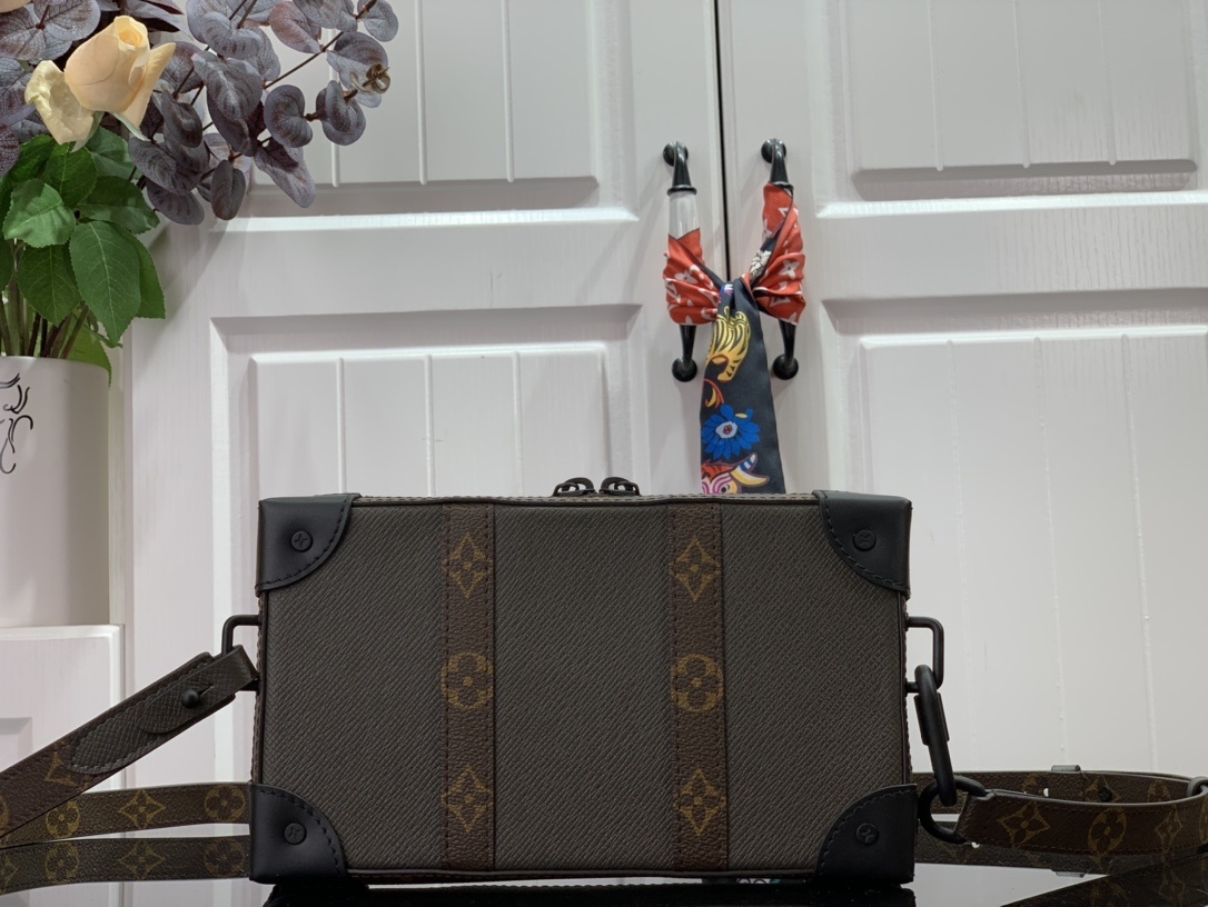 LV SOFT TRUNK wallet M30697 