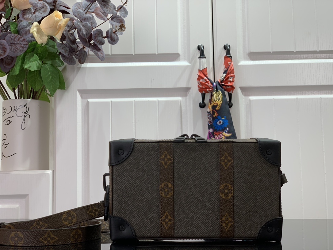 LV SOFT TRUNK wallet M30697 