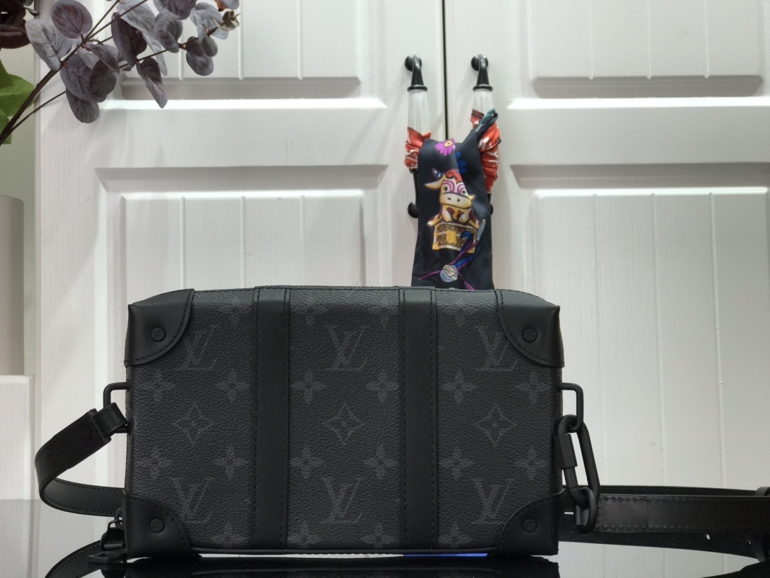 LV SOFT TRUNK wallet M45671