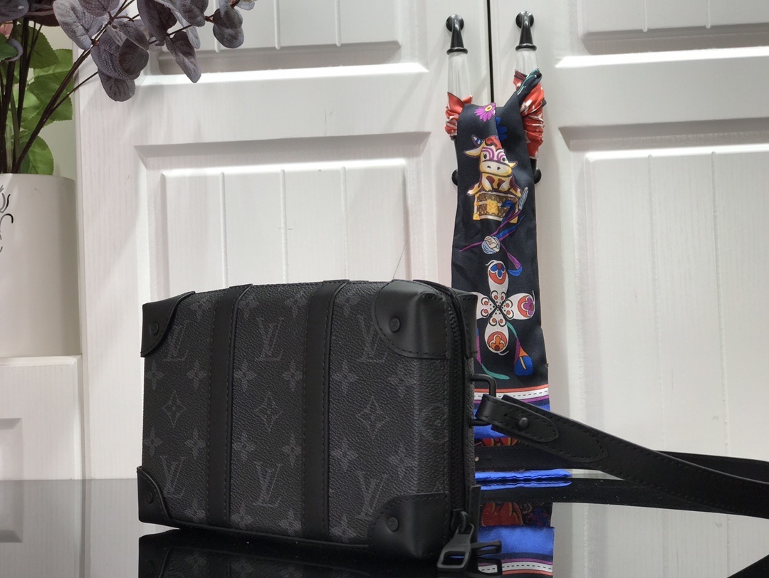 LV SOFT TRUNK wallet M45671