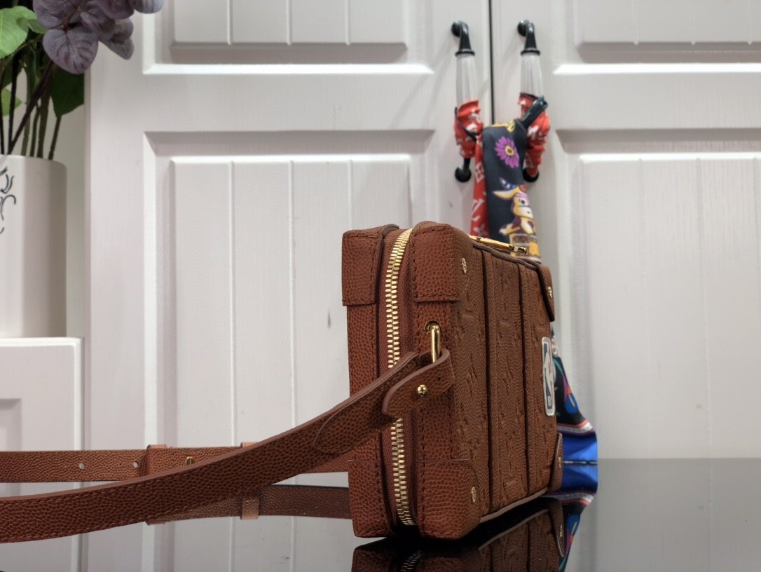 LV SOFT TRUNK WEARABLE BAG M80549 