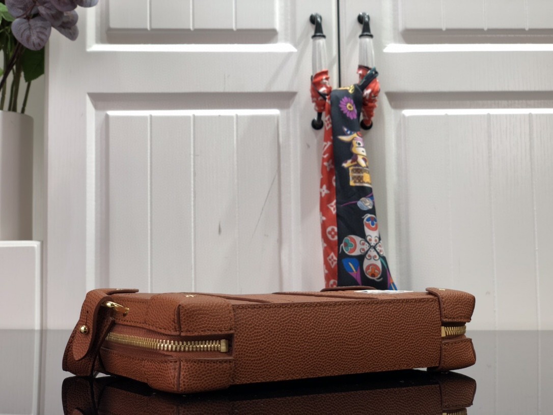 LV SOFT TRUNK WEARABLE BAG M80549 