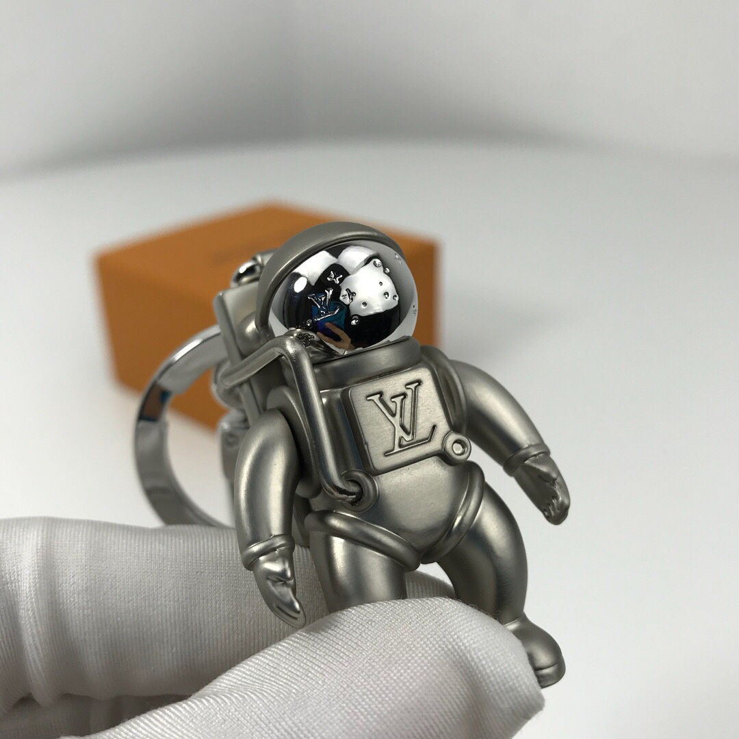 LV SPACEMAN KEY HOLDER AND BAG CHARM MP2213