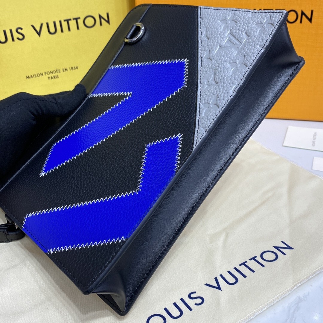 LV STANDING POUCH M81310 