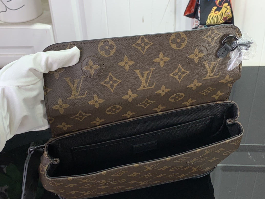 LV STEAMER m46953A