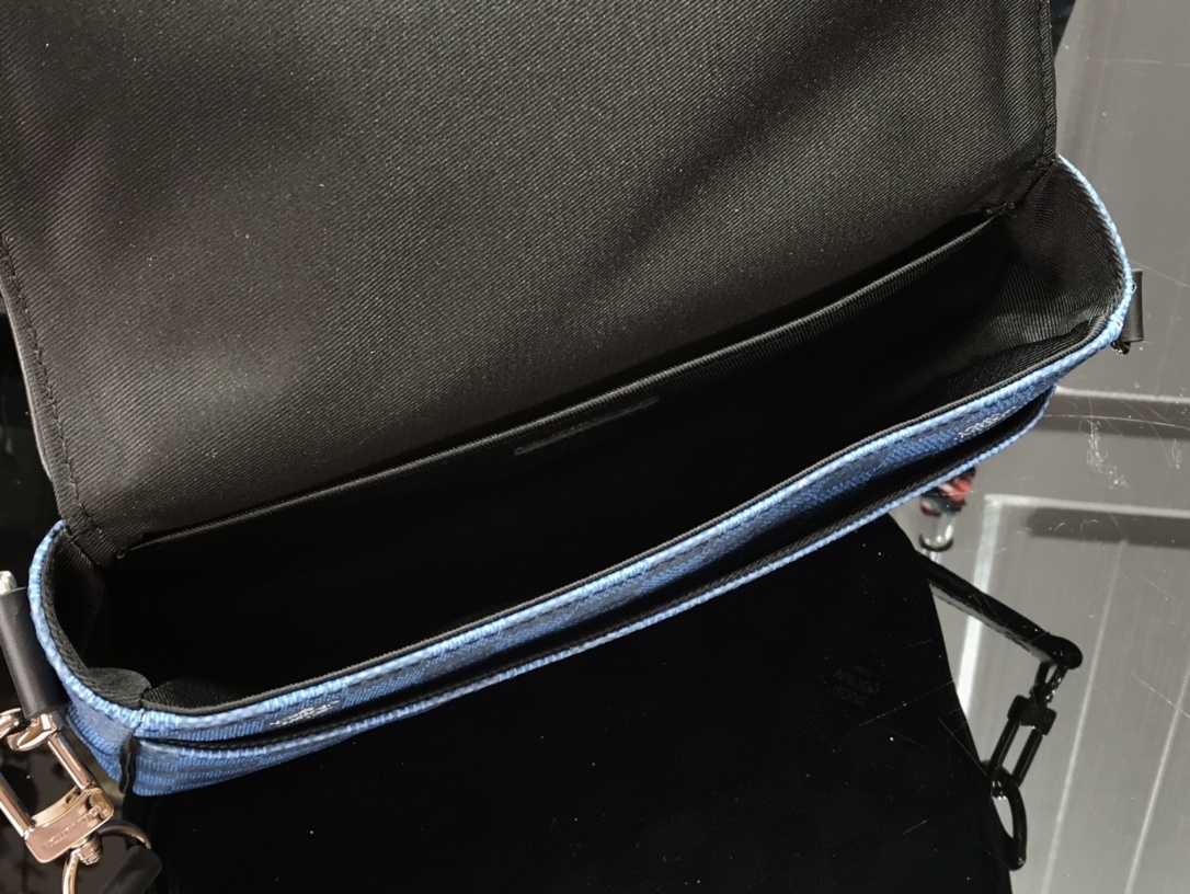 LV STUDIO MESSENGER N50013