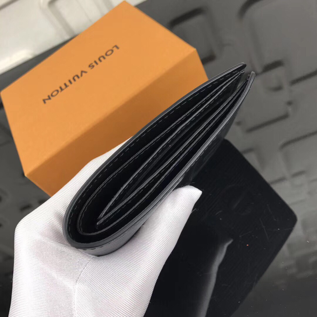 LV Supreme MULTIPLE wallet M60662