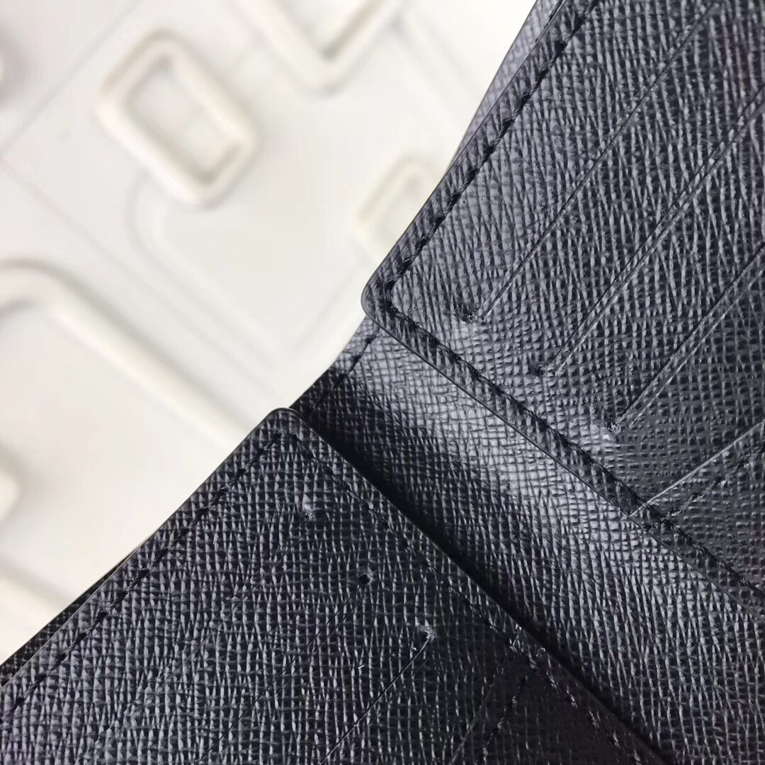 LV Supreme MULTIPLE wallet M60662