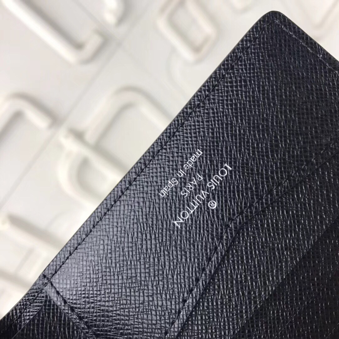 LV Supreme MULTIPLE wallet M60662