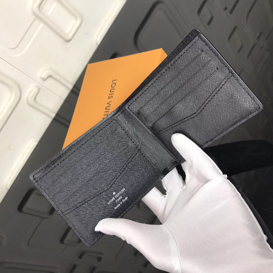 LV Supreme MULTIPLE wallet M60662