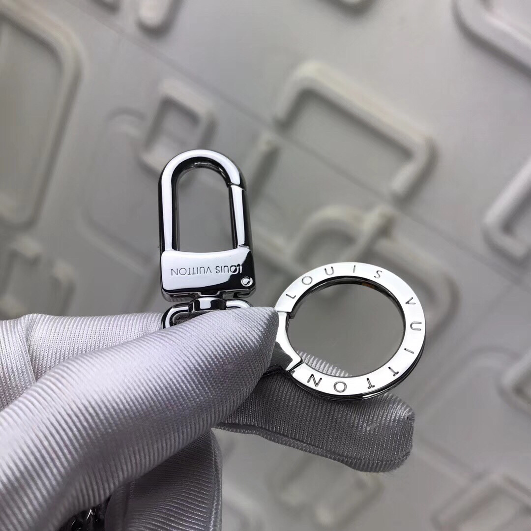 LV Supreme RIVETS CHAIN wallet M64212 SZ