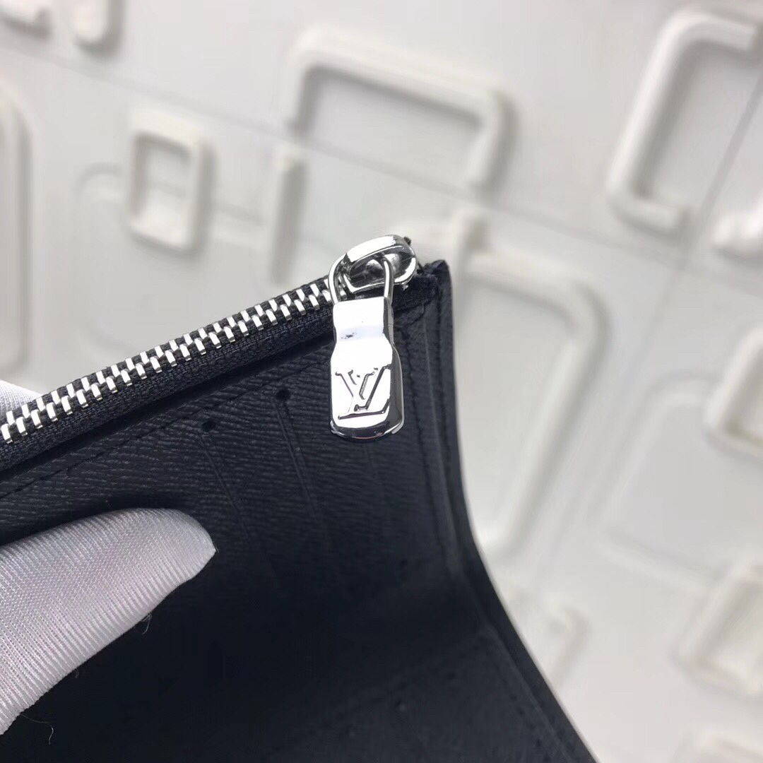 LV Supreme RIVETS CHAIN wallet M64212 SZ