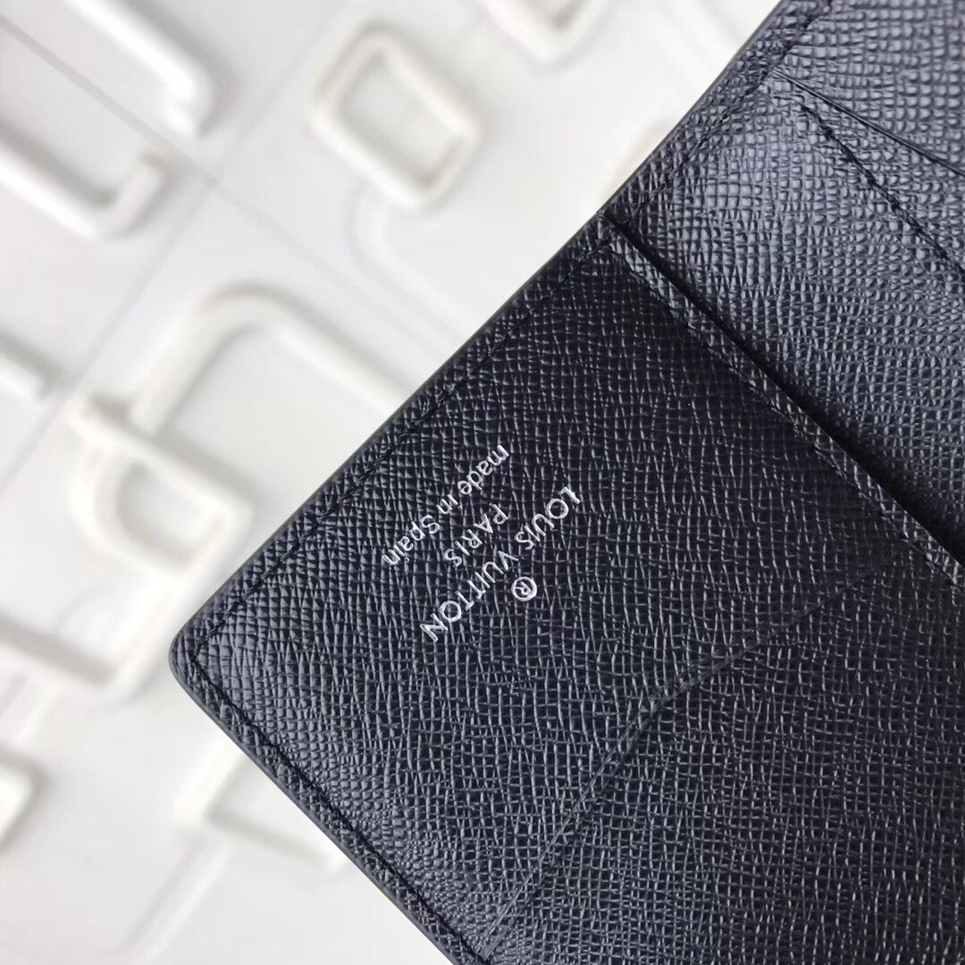 LV Supreme wallet M61696