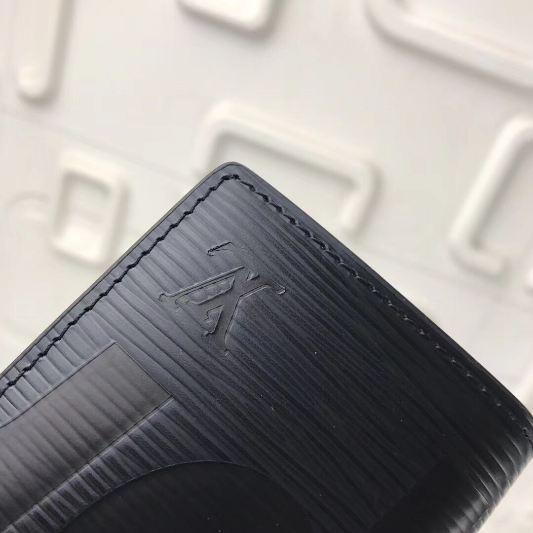 LV Supreme wallet M61696