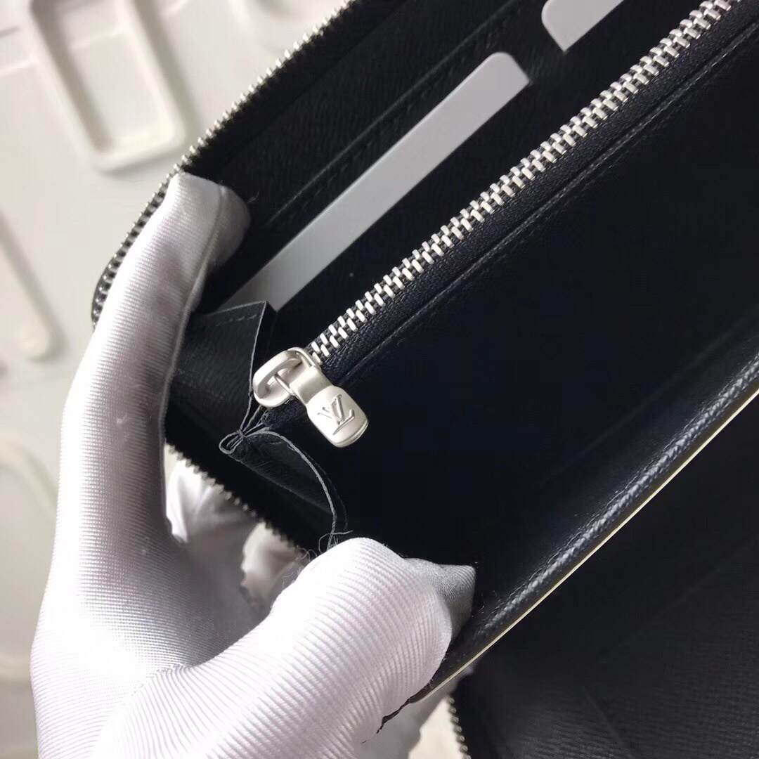 LV Supreme ZIPPY ORGANIZET wallet M60305