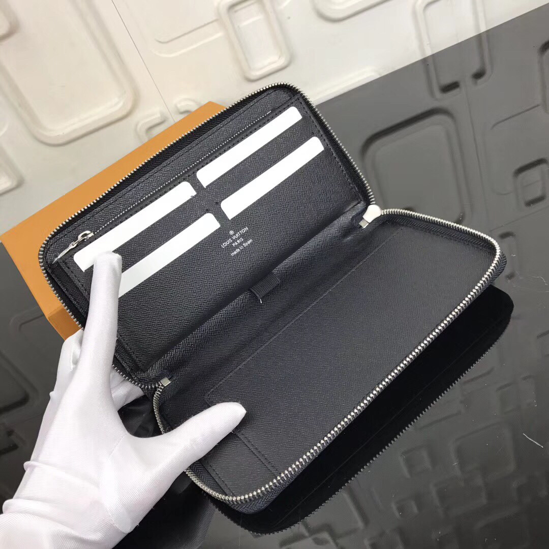 LV Supreme ZIPPY ORGANIZET wallet M60305