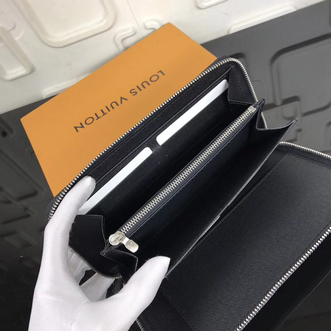 LV Supreme ZIPPY ORGANIZET wallet M60305