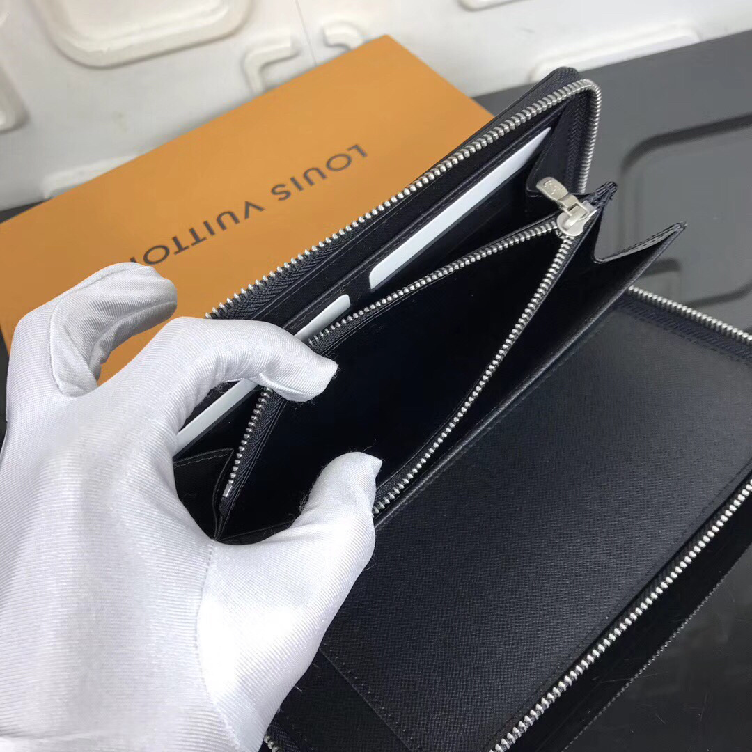LV Supreme ZIPPY ORGANIZET wallet M60305