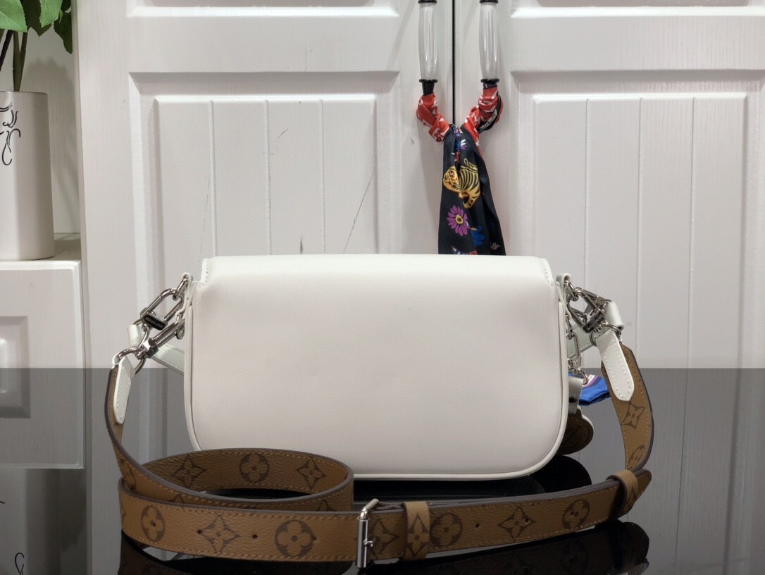 LV SWING M20393 