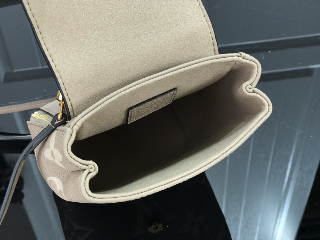 LV TINY BACKPACK M80738