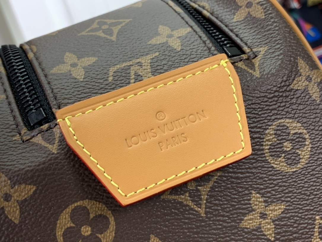 LV Toilet bag m46696 