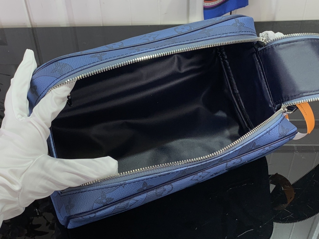 LV Toilet bag M82337 