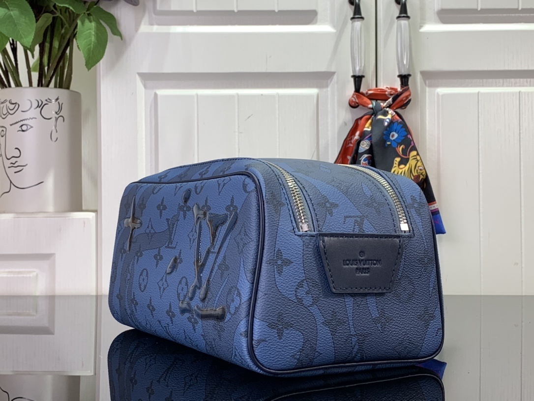 LV Toilet bag M82337 