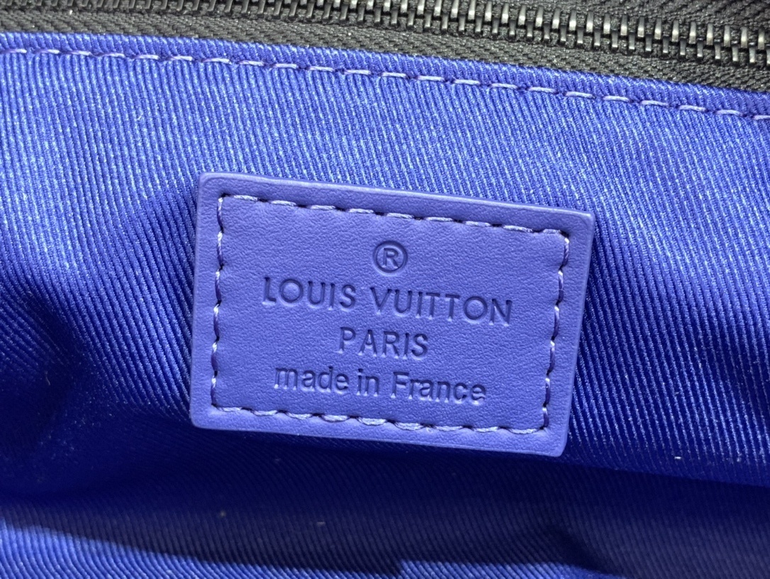 LV Toilet bag m82576