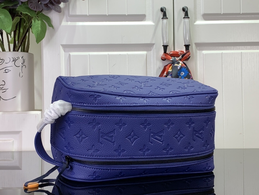 LV Toilet bag m82576