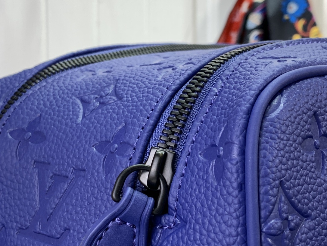 LV Toilet bag m82576