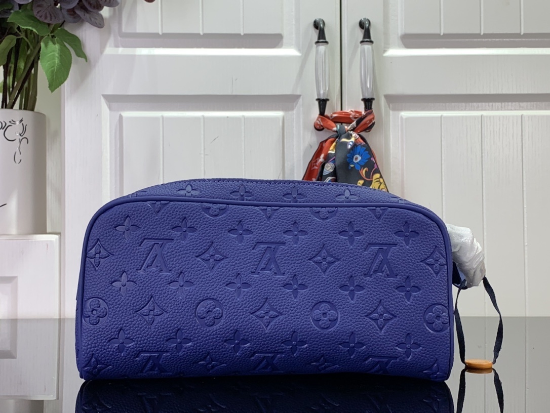 LV Toilet bag m82576