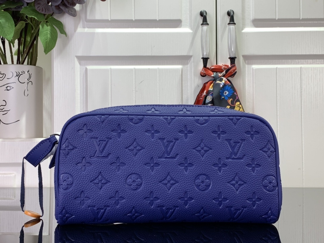 LV Toilet bag m82576