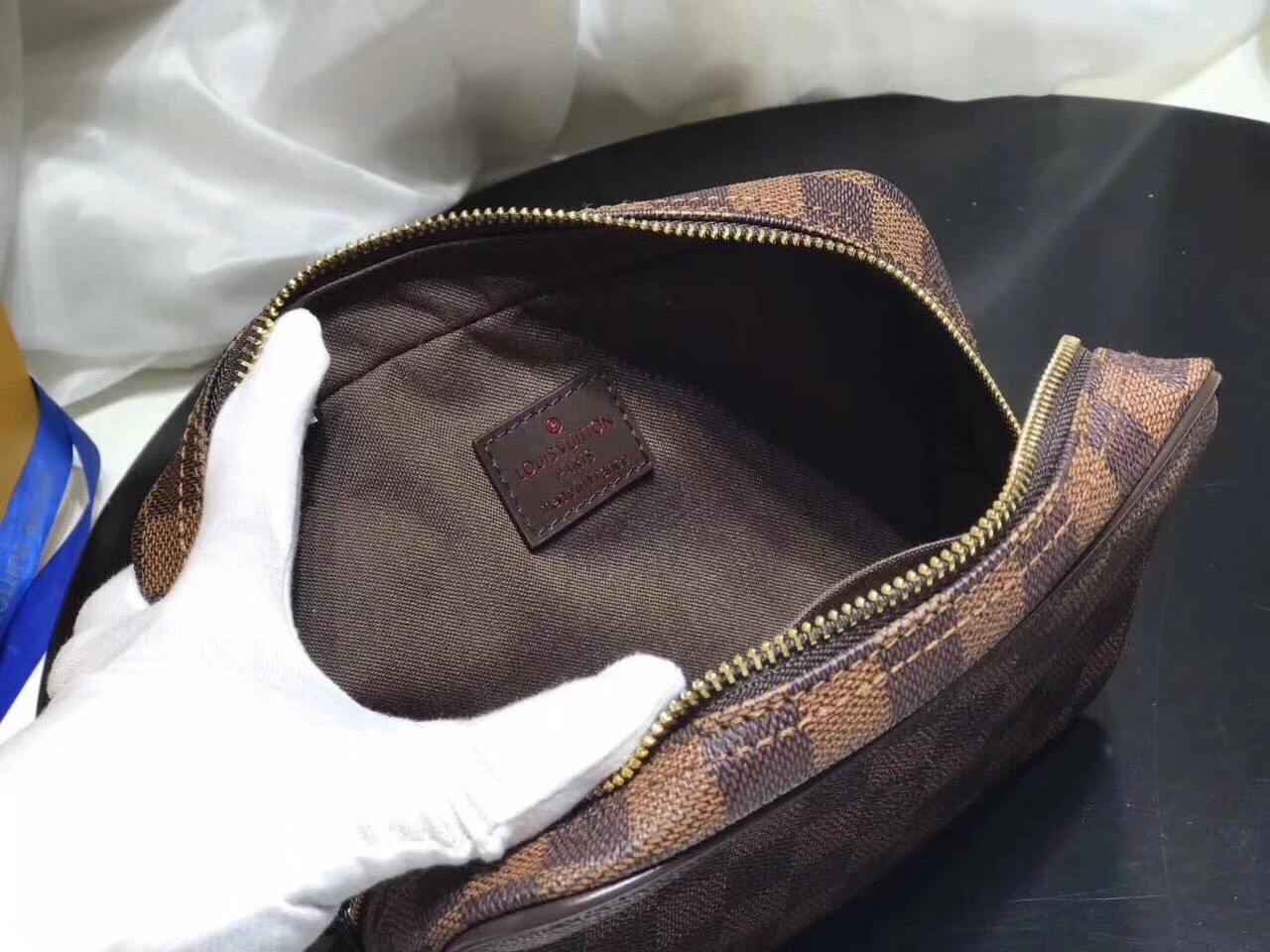 LV TOILET POUCH N47522 