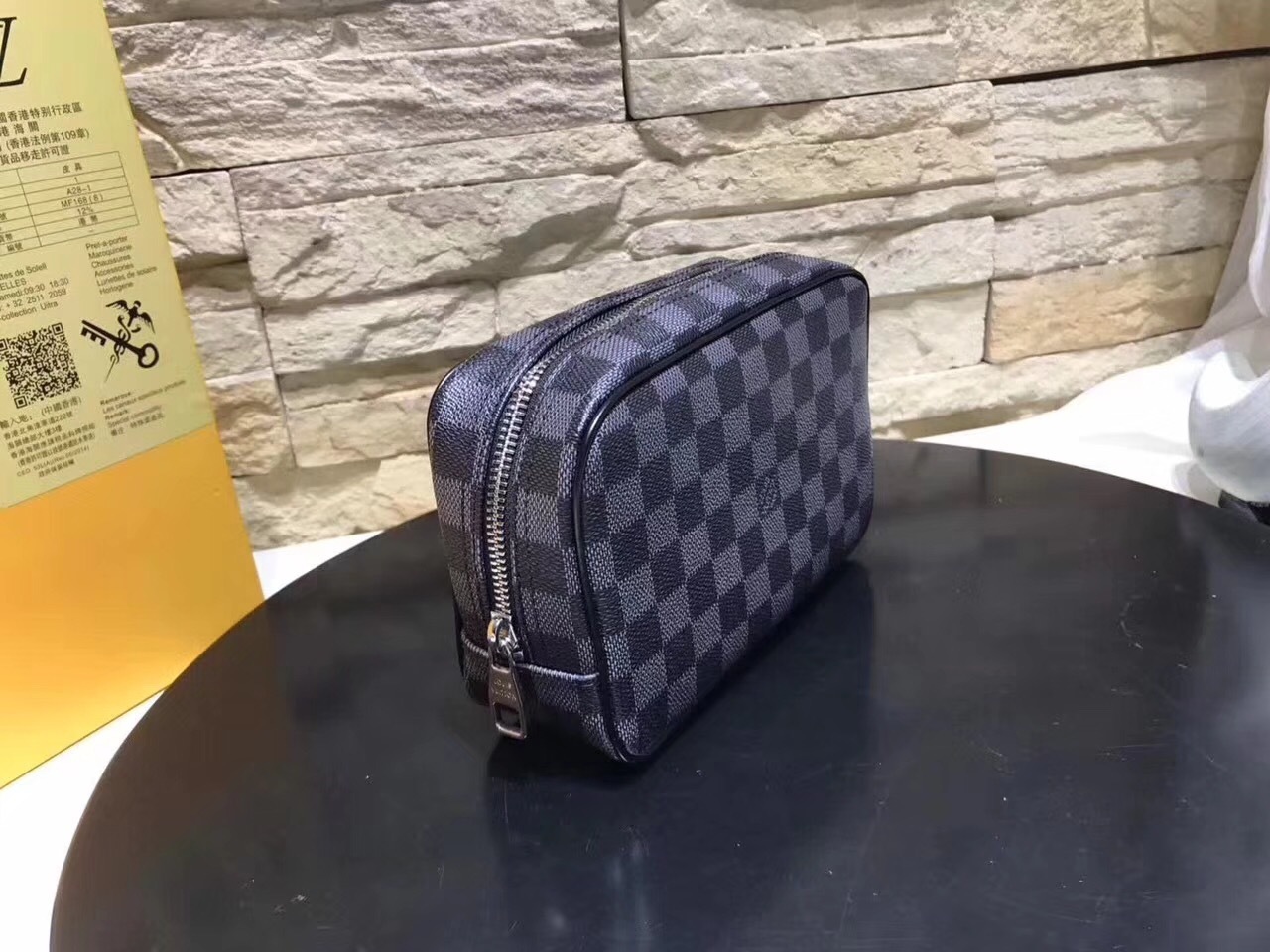 LV TOILET POUCH N47522 
