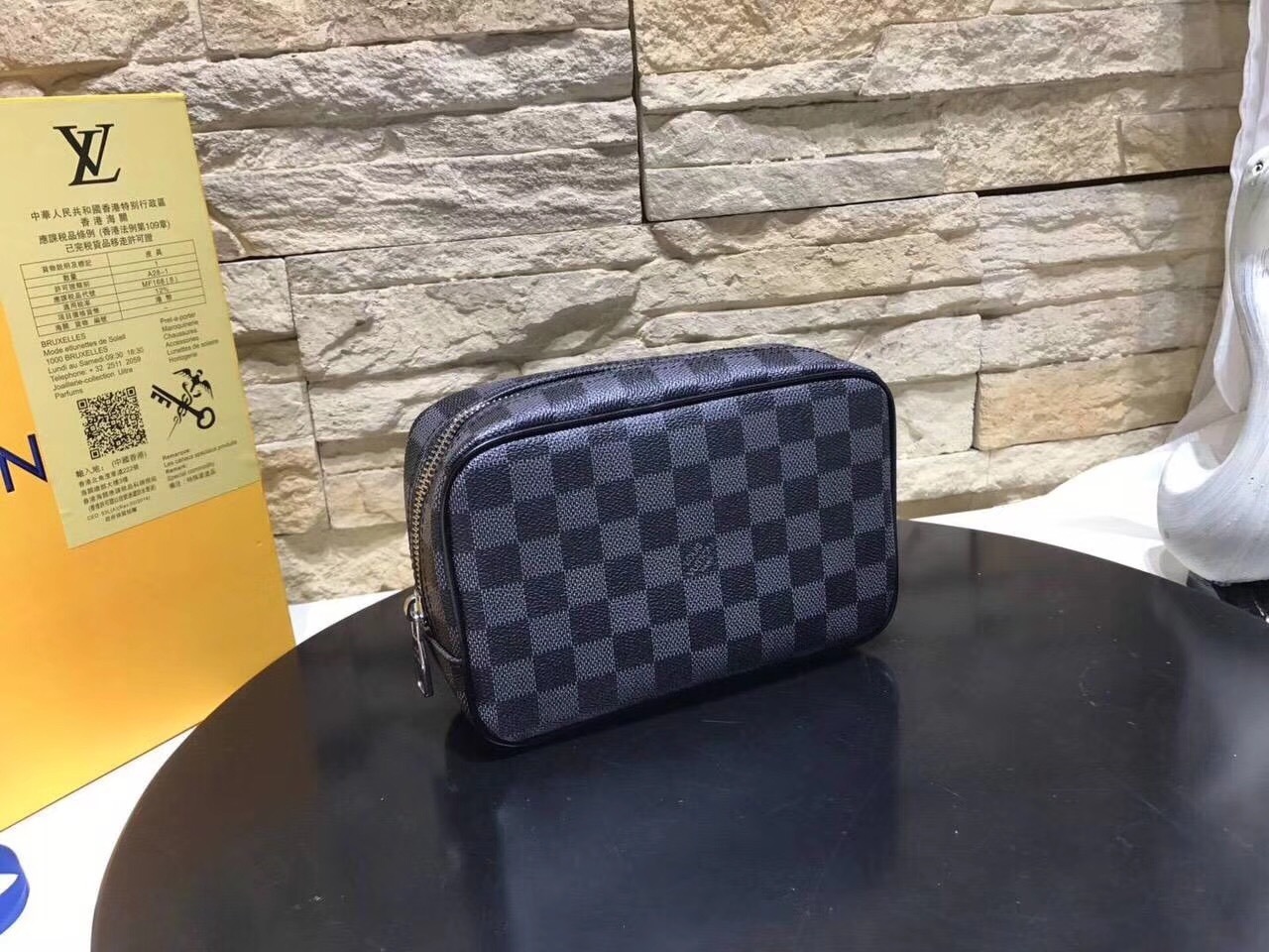 LV TOILET POUCH N47522 