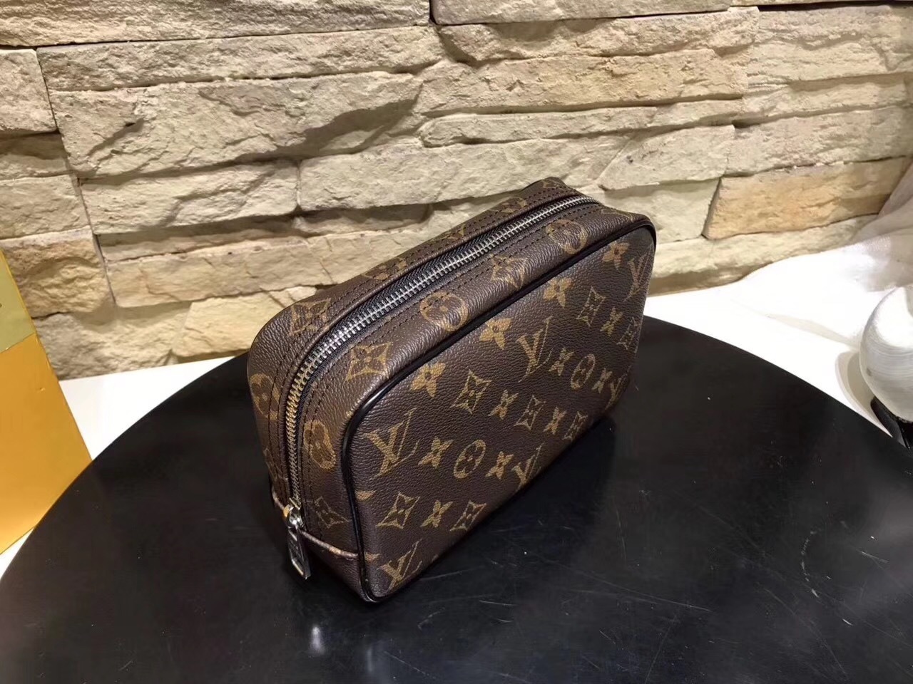 LV TOILET POUCH N47522 