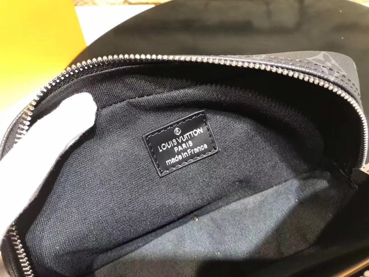 LV TOILET POUCH N47522 