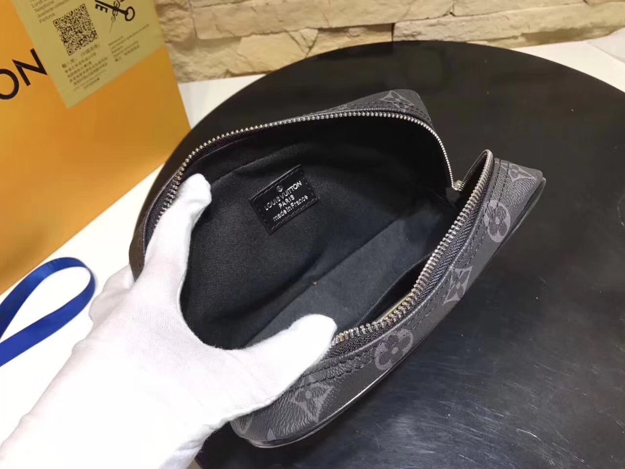 LV TOILET POUCH N47522 