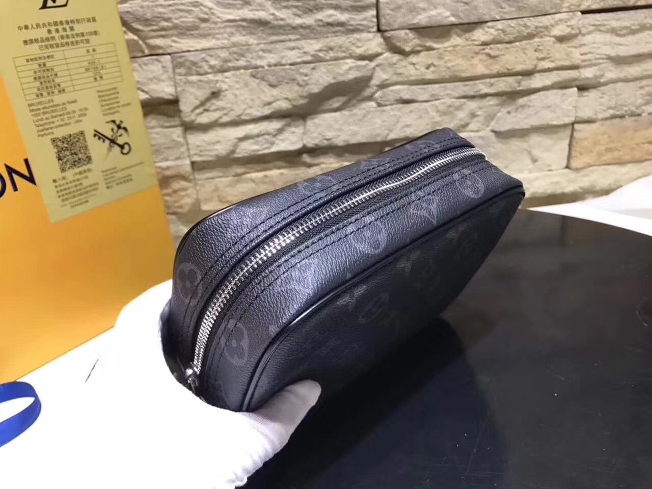 LV TOILET POUCH N47522 