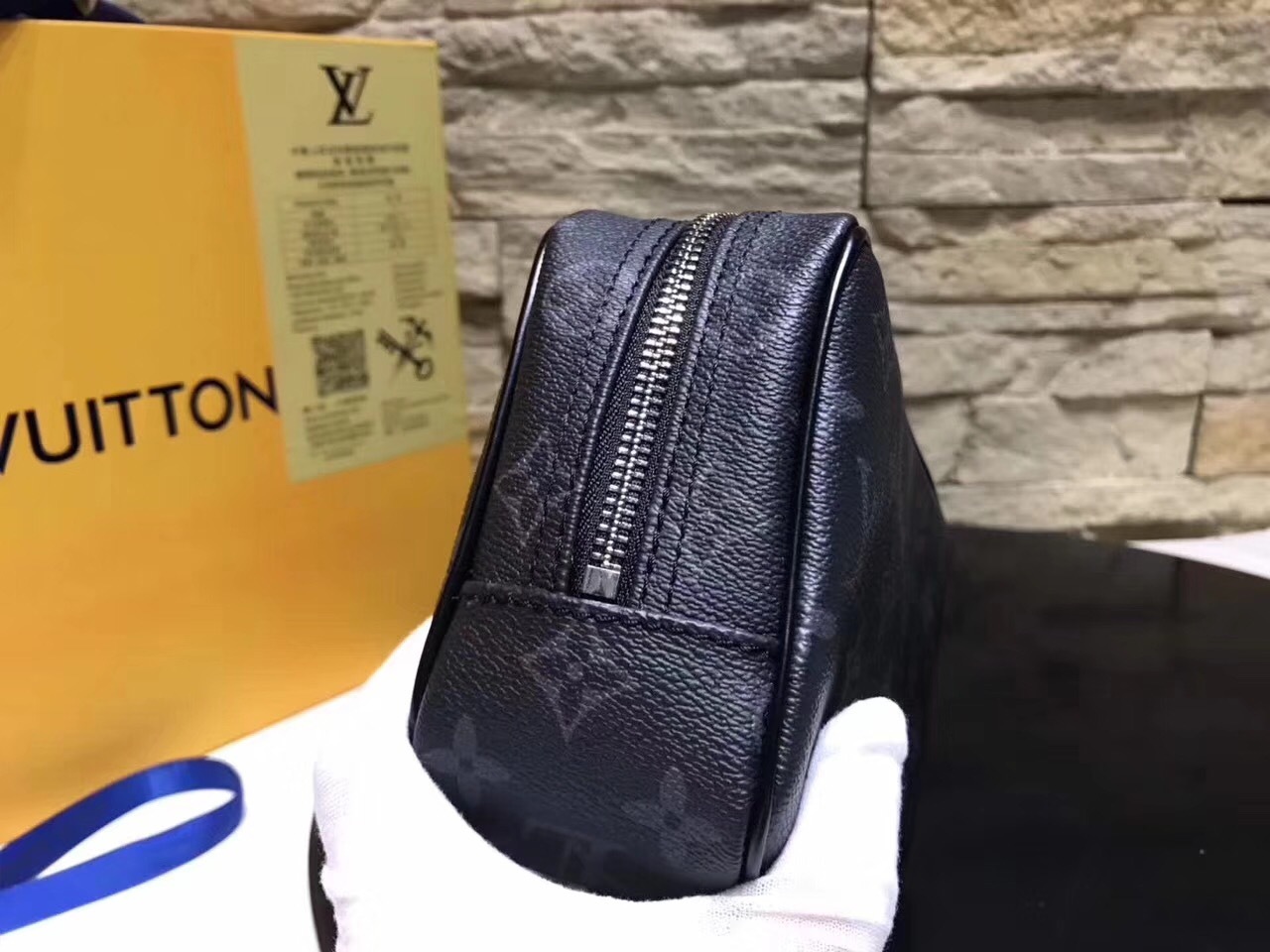 LV TOILET POUCH N47522 