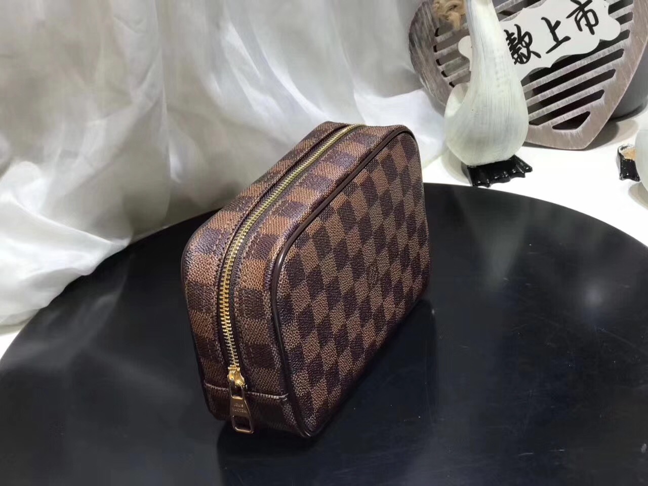 LV TOILET POUCH N47522 
