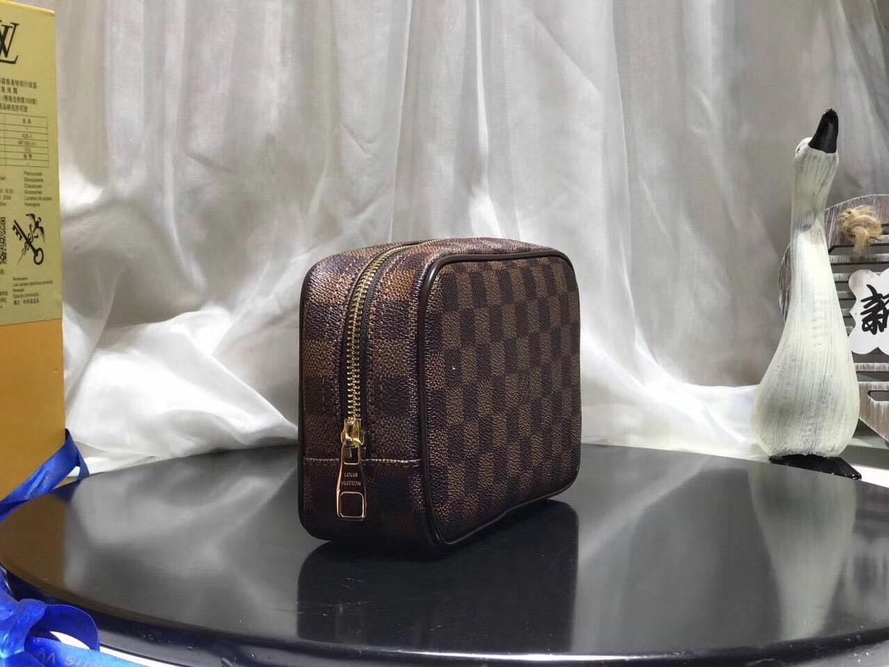 LV TOILET POUCH N47522 