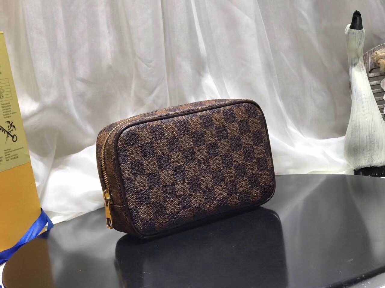 LV TOILET POUCH N47522 