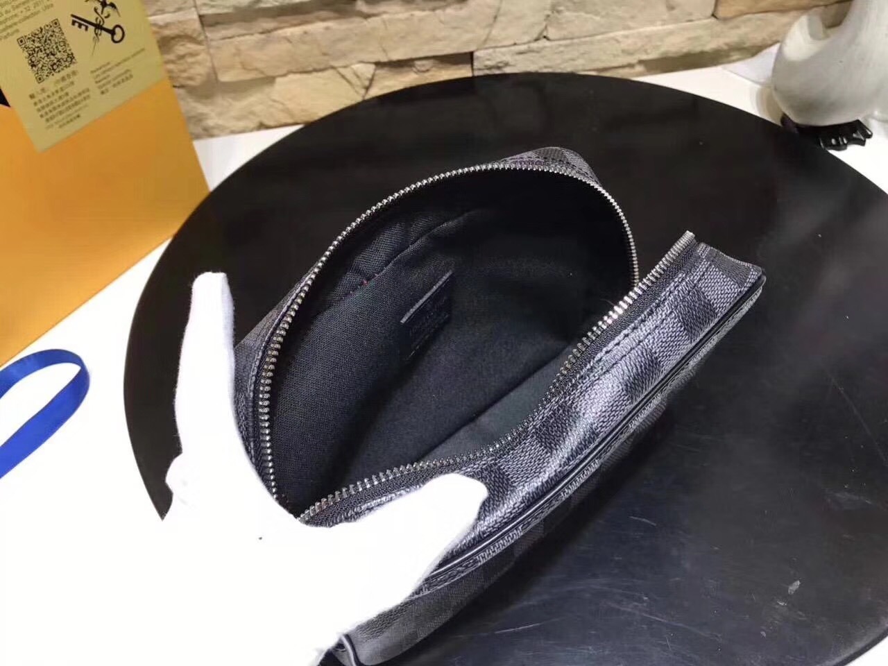 LV TOILET POUCH N47522 