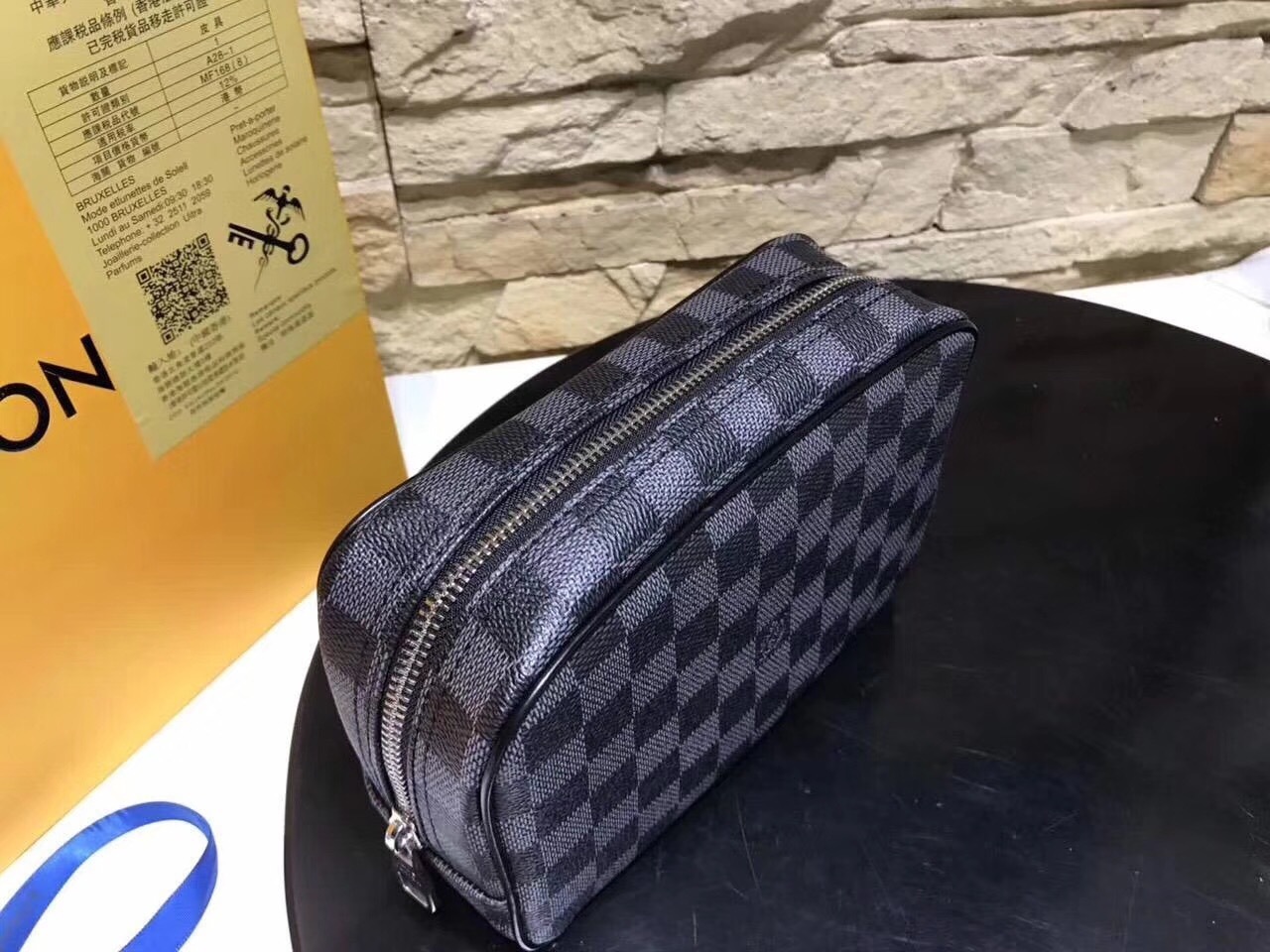 LV TOILET POUCH N47522